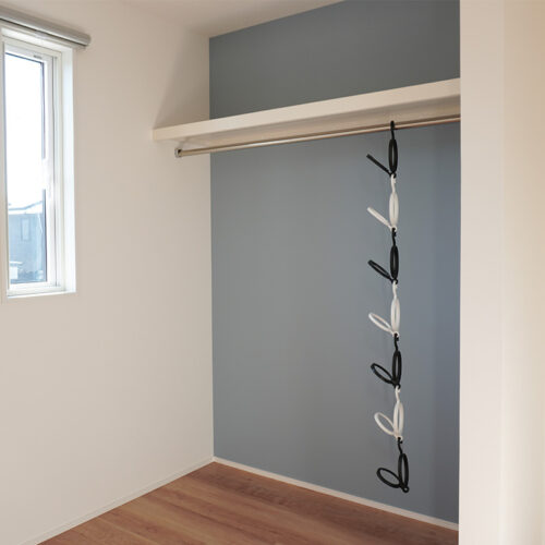 2F洋室の収納は扉を付けずオープンに。部屋が広く見え、家具が置きやすくなります。