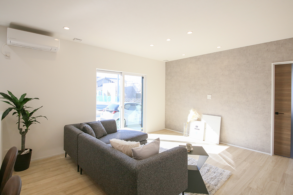 リビング西壁（テレビ側）は、壁掛けテレビが設置できるように下地・空配管等施工済です。