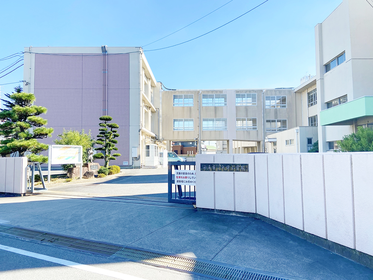 矢田小学校　約1.0km